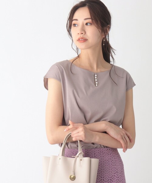 index（インデックス）の「◆コットンシルケットフロントフェイクパールカットソー【WEB限定サイズ】（Tシャツ/カットソー・レディース・ライトグレー/ネイビー/ブルー/ホワイト系/ダークベージュ・40/38/36/42）」の3枚目の写真