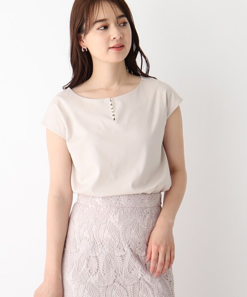 index（インデックス）の「◆コットンシルケットフロントフェイクパールカットソー【WEB限定サイズ】（Tシャツ/カットソー・レディース・ライトグレー/ネイビー/ブルー/ホワイト系/ダークベージュ・40/38/36/42）」の2枚目の写真