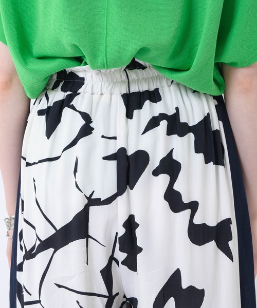 Paradise Picnic(パラダイスピクニック)の「TE VALT アートブロックプリントパンツ(その他パンツ・レディース・ブラック/ブルー・FREE)」の16枚目の写真