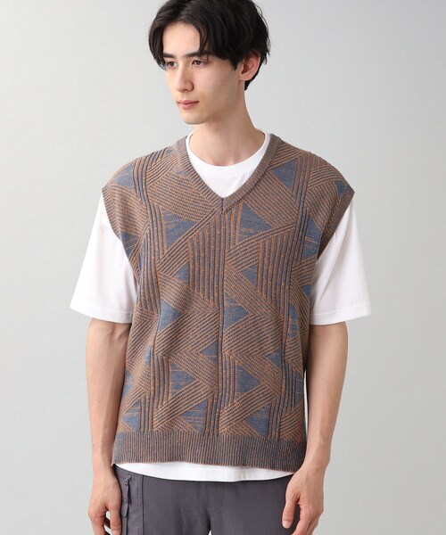 THE SHOP TK （ザ ショップ ティーケー ）の「◆【1枚でこなれ感のあるコーデに】ジオメトリック ベストレイヤードアンサンブルTシャツ（ベスト・メンズ・グレー系3/グリーン系その他5/ベージュ系3・02/03/04）」の6枚目の写真