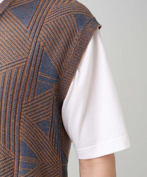 THE SHOP TK （ザ ショップ ティーケー ）の「◆【1枚でこなれ感のあるコーデに】ジオメトリック ベストレイヤードアンサンブルTシャツ（ベスト・メンズ・グレー系3/グリーン系その他5/ベージュ系3・02/03/04）」の10枚目の写真