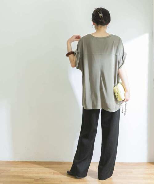 URBAN RESEARCH（アーバンリサーチ）の「relax drape Tシャツ（Tシャツ/カットソー・レディース・チャコールグレー/オフホワイト/カーキ・FREE）」の22枚目の写真