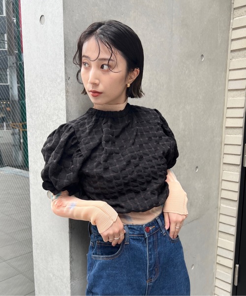 SANSeLF（サンセルフ）の「エンボスショートトップス【SANSeLF】sanw22s093（その他トップス・レディース・ホワイト/ブラック・FREE）」の3枚目の写真