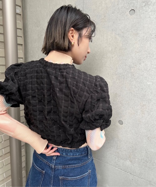 SANSeLF（サンセルフ）の「エンボスショートトップス【SANSeLF】sanw22s093（その他トップス・レディース・ホワイト/ブラック・FREE）」の9枚目の写真