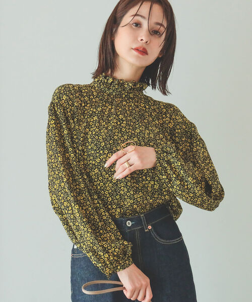 B:MING by BEAMS(ビーミングバイビームス)の「B:MING by BEAMS / フラワープリント ブラウス 22AW(シャツ/ブラウス・レディース・ブラック系/ブラウン系・SMALL/MEDIUM)」の2枚目の写真