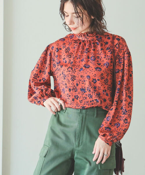 B:MING by BEAMS(ビーミングバイビームス)の「B:MING by BEAMS / フラワープリント ブラウス 22AW(シャツ/ブラウス・レディース・ブラック系/ブラウン系・SMALL/MEDIUM)」の1枚目の写真