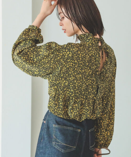 B:MING by BEAMS(ビーミングバイビームス)の「B:MING by BEAMS / フラワープリント ブラウス 22AW(シャツ/ブラウス・レディース・ブラック系/ブラウン系・SMALL/MEDIUM)」の6枚目の写真