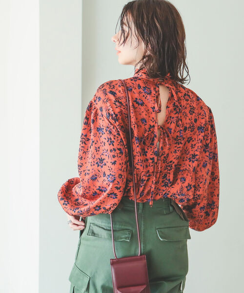 B:MING by BEAMS(ビーミングバイビームス)の「B:MING by BEAMS / フラワープリント ブラウス 22AW(シャツ/ブラウス・レディース・ブラック系/ブラウン系・SMALL/MEDIUM)」の14枚目の写真