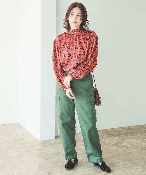 B:MING by BEAMS(ビーミングバイビームス)の「B:MING by BEAMS / フラワープリント ブラウス 22AW(シャツ/ブラウス・レディース・ブラック系/ブラウン系・SMALL/MEDIUM)」の4枚目の写真