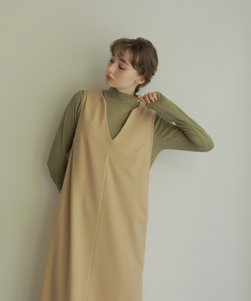 onetome(ワントゥーミー)の「Vネックワンピース(ワンピース・レディース・ベージュ/ブラウン・FREE)」の18枚目の写真
