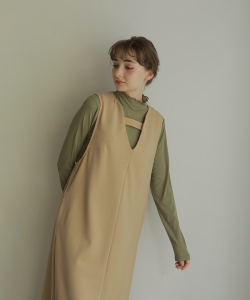 onetome(ワントゥーミー)の「Vネックワンピース(ワンピース・レディース・ベージュ/ブラウン・FREE)」の19枚目の写真