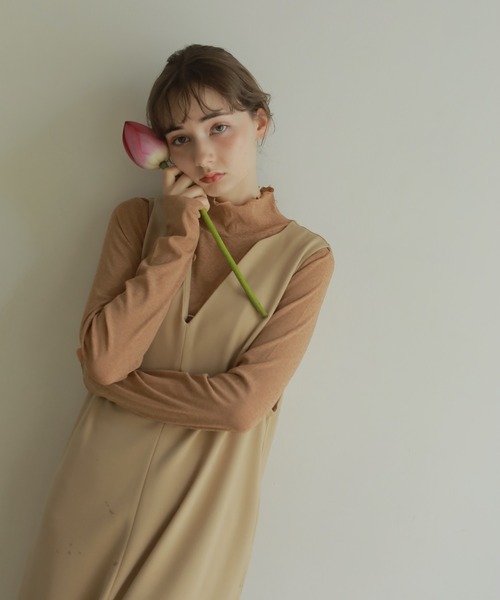 onetome(ワントゥーミー)の「Vネックワンピース(ワンピース・レディース・ベージュ/ブラウン・FREE)」の3枚目の写真