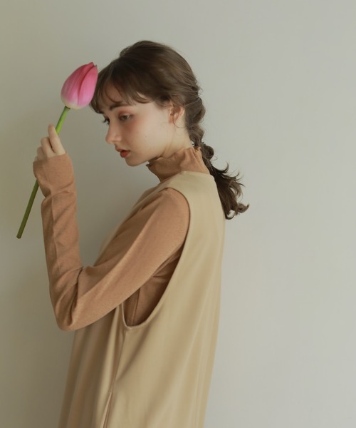 onetome(ワントゥーミー)の「Vネックワンピース(ワンピース・レディース・ベージュ/ブラウン・FREE)」の4枚目の写真