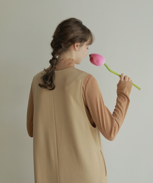 onetome(ワントゥーミー)の「Vネックワンピース(ワンピース・レディース・ベージュ/ブラウン・FREE)」の8枚目の写真