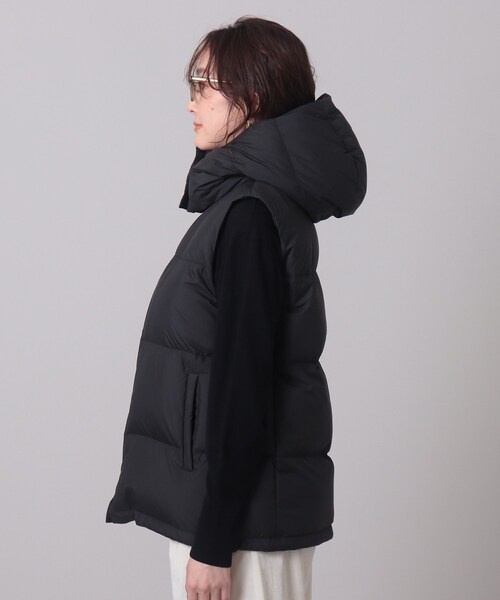 UNTITLED（アンタイトル）の「◆【フード取り外し可能】襟元2WAYダウンベスト＜洗える＞（ダウンベスト・レディース・ブラック/オフホワイト・44/48/00/02/04）」の5枚目の写真