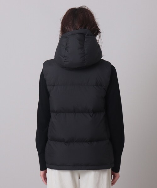 UNTITLED（アンタイトル）の「◆【フード取り外し可能】襟元2WAYダウンベスト＜洗える＞（ダウンベスト・レディース・ブラック/オフホワイト・44/48/00/02/04）」の6枚目の写真