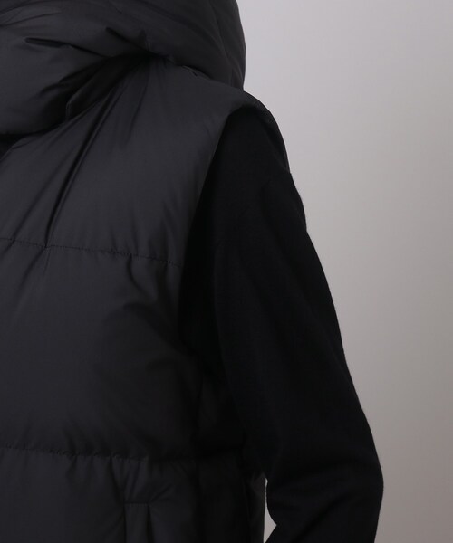 UNTITLED（アンタイトル）の「◆【フード取り外し可能】襟元2WAYダウンベスト＜洗える＞（ダウンベスト・レディース・ブラック/オフホワイト・44/48/00/02/04）」の10枚目の写真