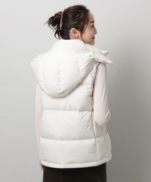 UNTITLED（アンタイトル）の「◆【フード取り外し可能】襟元2WAYダウンベスト＜洗える＞（ダウンベスト・レディース・ブラック/オフホワイト・44/48/00/02/04）」の21枚目の写真