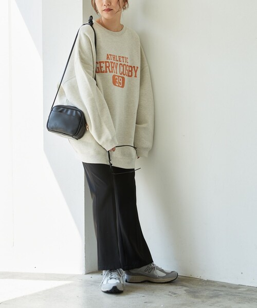 FREAK'S STORE（フリークスストア）の「【WEB限定】Gerry Cosby×FREAK'S STORE/ジェリー・コスビー　Cosby別注カレッジロゴスウェット（スウェット・レディース・ライトグレー/ブラック/パープル/レッド・ﾌﾘ-）」の22枚目の写真