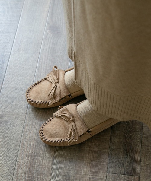 mooimooi（モーイモーイ）の「フリンジモカシン（モカシン/デッキシューズ・レディース・ホワイト/チャコールグレー/ブラック/ベージュ/ブラック系その他/キャメル/グレイッシュベージュ・LL/3L/S/M/L/XS）」の5枚目の写真