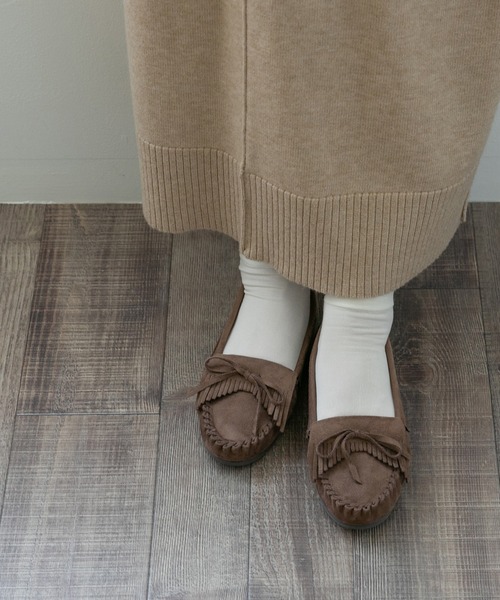 mooimooi（モーイモーイ）の「フリンジモカシン（モカシン/デッキシューズ・レディース・ホワイト/チャコールグレー/ブラック/ベージュ/ブラック系その他/キャメル/グレイッシュベージュ・LL/3L/S/M/L/XS）」の21枚目の写真