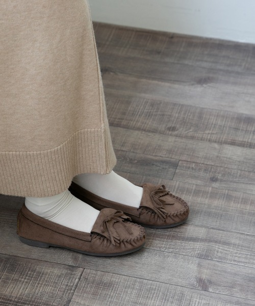 mooimooi（モーイモーイ）の「フリンジモカシン（モカシン/デッキシューズ・レディース・ホワイト/チャコールグレー/ブラック/ベージュ/ブラック系その他/キャメル/グレイッシュベージュ・LL/3L/S/M/L/XS）」の20枚目の写真