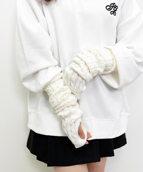 INGNI（イング）の「縄編みアームウォーマー（その他・レディース・アイボリー/グレー/ベージュ/ブラック・ONE SIZE）」の2枚目の写真