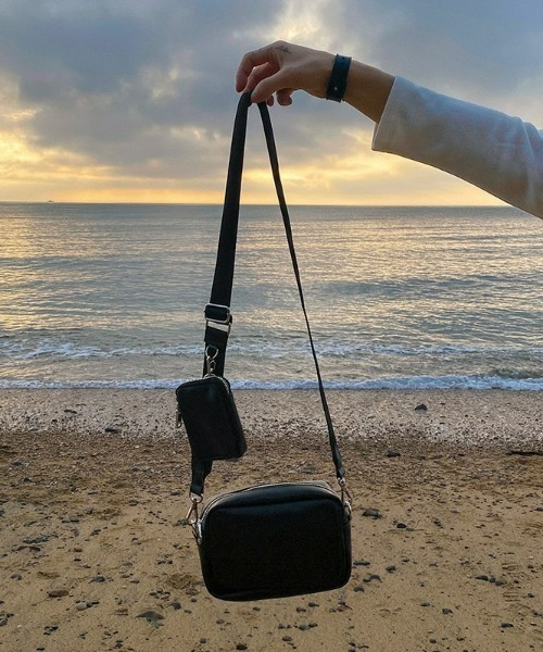 LAC-VERT（ラック・ヴェール）の「【男女兼用】ポーチ付きショルダーバッグ（ショルダーバッグ・レディース・ブラック/ホワイト・FREE）」の3枚目の写真