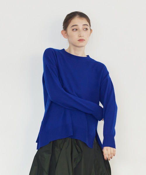 LANVIN en Bleu（ランバンオンブルー）の「アシンメヘムスリットニット