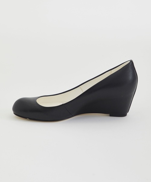 BEAUTIFUL SHOES(ビューティフルシューズ)の「【BEAUTIFUL SHOES / ビューティフルシューズ】MIDDLEROUNDMONOCHROME / ミドルラウンドモノクローム(パンプス・レディース・ブラック・23.5/23)」の4枚目の写真