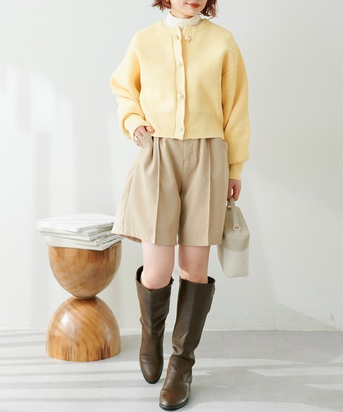 natural couture（ナチュラルクチュール）の「BIGパールポリニットカーディガン（カーディガン/ボレロ・レディース・オフホワイト/ブルー/ブラック/モカ/イエロー/ネイビー・FREE）」の21枚目の写真