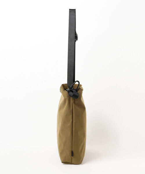 CANTERA(カンテラ)の「NOTIVE/CANTERA / CARSON2 Shoulder Bag(トートバッグ・メンズ・ブラック/ベージュ・ONE SIZE)」の5枚目の写真