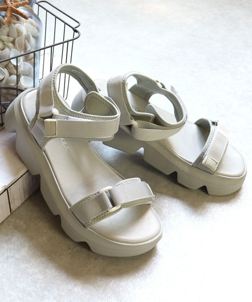 LibertyDoll（リバティードール）の「軽量厚底 スタイルアップソール スポーツサンダル（サンダル・レディース・カーキ系2/カーキ系1/ブラウン系1/ブラック系2/ブラック系1/グレー系2/ブラウン系2/ベージュ系2/グレー系1・M/S/L/LL）」の4枚目の写真