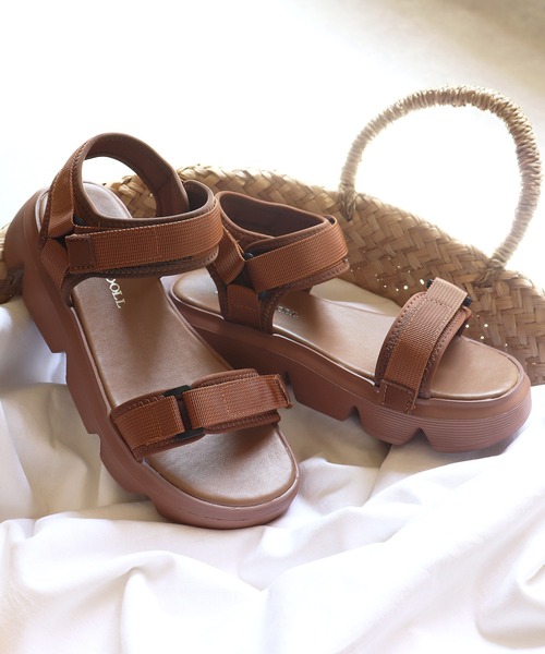 LibertyDoll（リバティードール）の「軽量厚底 スタイルアップソール スポーツサンダル（サンダル・レディース・カーキ系2/カーキ系1/ブラウン系1/ブラック系2/ブラック系1/グレー系2/ブラウン系2/ベージュ系2/グレー系1・M/S/L/LL）」の2枚目の写真