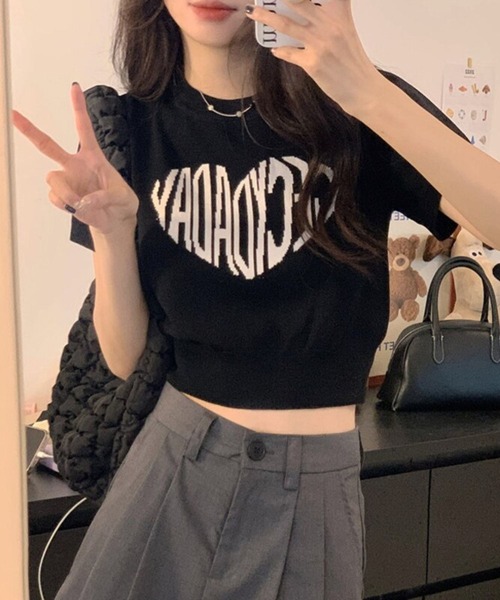 LYEON(リヨン)の「ジャガードロゴ半袖ニット(ニット/セーター・レディース・ホワイト/ブラック/ブラック×ホワイト/ホワイト×ピンク・FREE)」の4枚目の写真