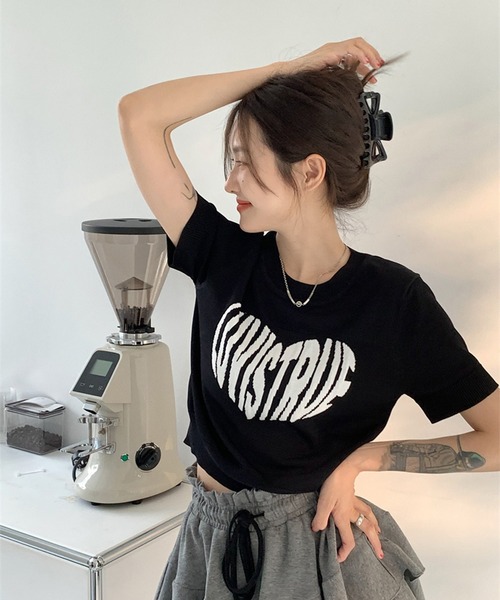 LYEON(リヨン)の「ジャガードロゴ半袖ニット(ニット/セーター・レディース・ホワイト/ブラック/ブラック×ホワイト/ホワイト×ピンク・FREE)」の8枚目の写真