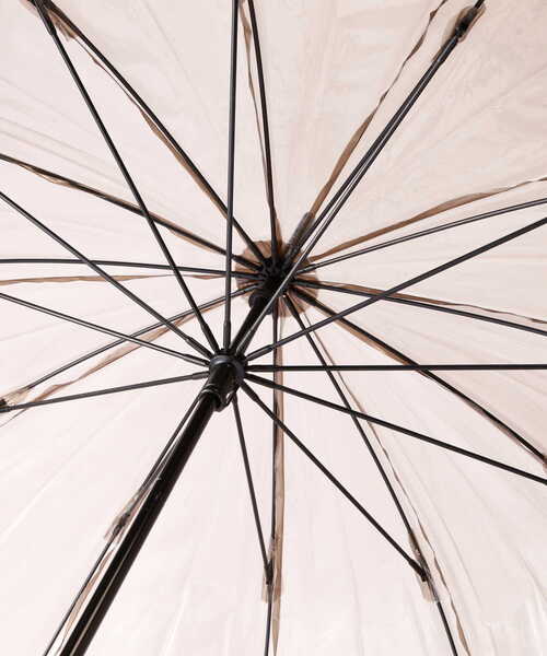 NATURAL BEAUTY BASIC（ナチュラルビューティーベーシック）の「クリアアンブレラ／１２フレーム（長傘・レディース・ブラウン/ネイビー・ﾌﾘ-）」の6枚目の写真