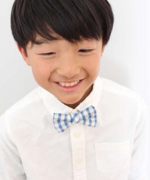BOW(ボウ)の「【BOW/ボウ】蝶ネクタイ/ギンガムチェック/息子に恋する蝶ネクタイ♪ ボタンにラクラク取付け♪(蝶ネクタイ・キッズ・スカイブルー/ネイビー・ONE SIZE)」の1枚目の写真