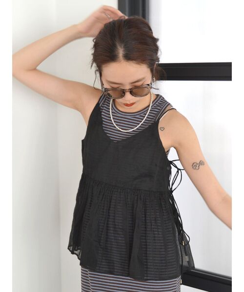 Ungrid（アングリッド）の「コットンオーガンジーキャミ（シャツ/ブラウス・レディース・ブラック/オフホワイト/オレンジ・FREE）」の4枚目の写真