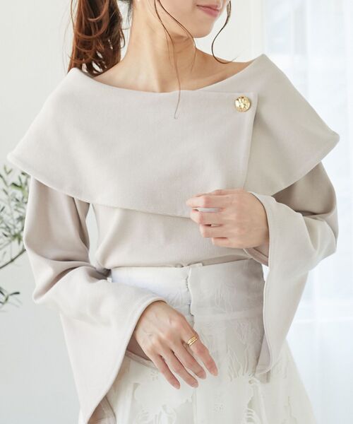 MAJESTIC LEGON(マジェスティックレゴン)の「フレアースリーブオフショルトップス(Tシャツ/カットソー・レディース・グレイッシュベージュ/ブラウン/アイボリー/ブラック・MEDIUM)」の4枚目の写真