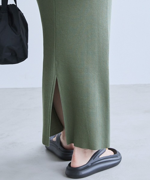 Chaco closet（チャコ クローゼット）の「リブセルフカットスリットナロースカート（スカート・レディース・アイボリー/オリーブ/ネイビー/ブラック/ダークブラウン・FREE）」の17枚目の写真