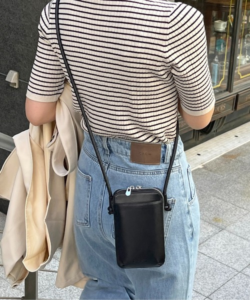 CPCM(シーピーシーエム)の「フェイクレザージップモバイルショルダー(スマホグッズ・メンズ・アイボリー/グリーン/ブラック・FREE)」の3枚目の写真