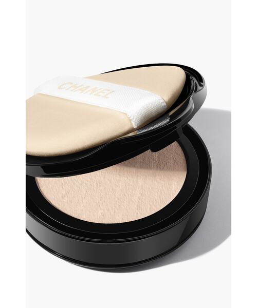 CHANEL(シャネル)の「レ ベージュ ヘルシー グロウ クッション (リフィル) ファンデーション(フレッシュで明るいつやのある仕上がり)SPF 30/PA+++(ファンデーション・レディース・B10/BR12/B20/BD21/B30/BD01/B40/BR22・FREE)」の17枚目の写真