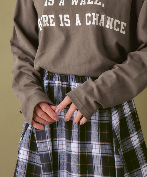 Viola e Viola（ヴィオラエヴィオラ）の「あったか綿１００％ロゴＴシャツ（Tシャツ/カットソー・レディース・ブラック/モカ/ホワイト・LL/L/M/3L）」の4枚目の写真