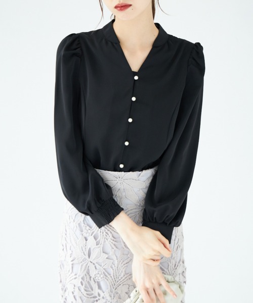 tocco closet(トッコ クローゼット)の「パール釦スタンドスキッパーブラウス(シャツ/ブラウス・レディース・ブラック/オフホワイト・M)」の2枚目の写真