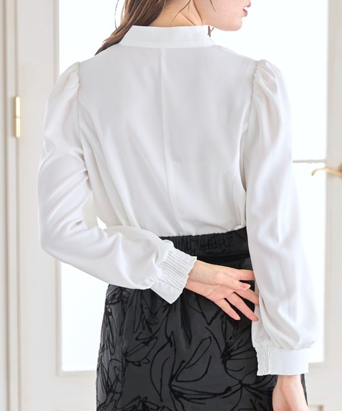 tocco closet(トッコ クローゼット)の「パール釦スタンドスキッパーブラウス(シャツ/ブラウス・レディース・ブラック/オフホワイト・M)」の13枚目の写真