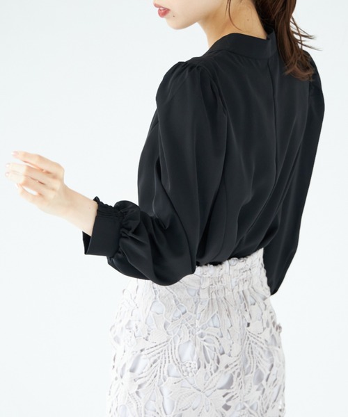 tocco closet(トッコ クローゼット)の「パール釦スタンドスキッパーブラウス(シャツ/ブラウス・レディース・ブラック/オフホワイト・M)」の19枚目の写真