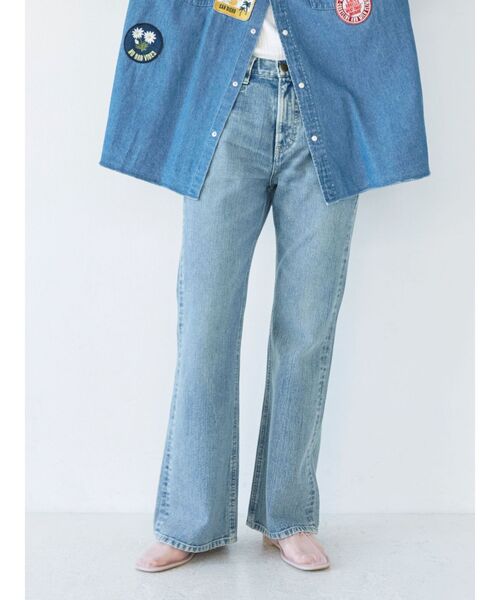 Ungrid(アングリッド)の「Lee別注 ハイウエストフレアデニム(デニムパンツ・レディース・ブルー・24inch/25inch/26inch)」の3枚目の写真