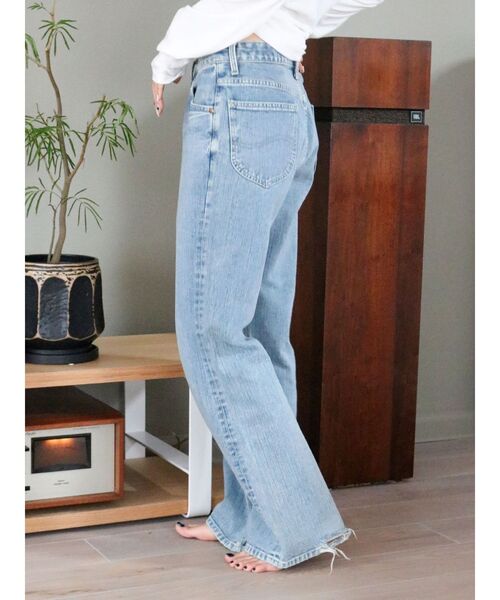 Ungrid(アングリッド)の「Lee別注 ハイウエストフレアデニム(デニムパンツ・レディース・ブルー・24inch/25inch/26inch)」の16枚目の写真