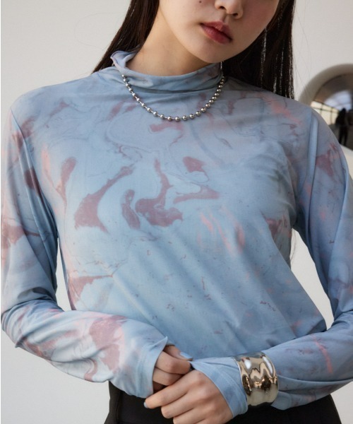AZUL by moussy（アズールバイマウジー）の「マーブルシアートップス（Tシャツ/カットソー・レディース・ブルー系その他/グリーン系その他・FREE）」の2枚目の写真
